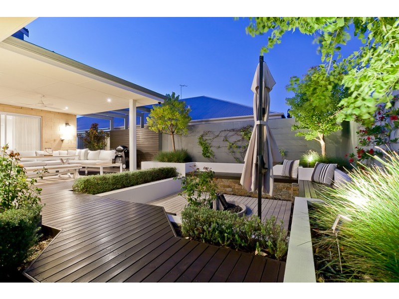 12 Tallering Way, Golden Bay WA 6174