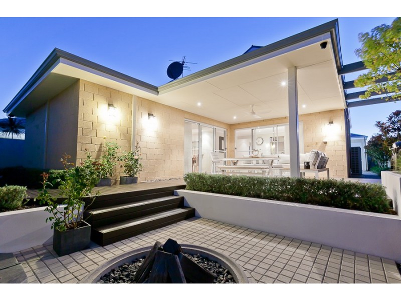 12 Tallering Way, Golden Bay WA 6174