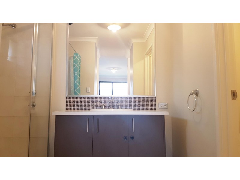 8 Teocote Crescent, Aubin Grove WA 6164