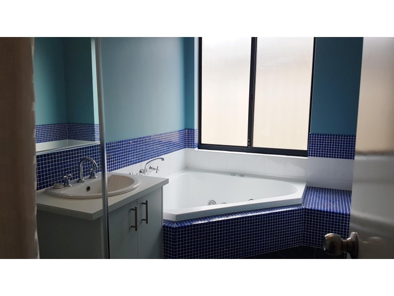 8 Teocote Crescent, Aubin Grove WA 6164