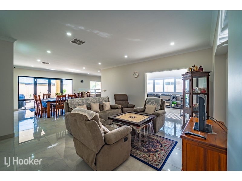 3 Buttermere Approach, Waikiki WA 6169