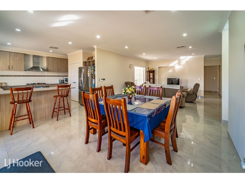 3 Buttermere Approach, Waikiki WA 6169