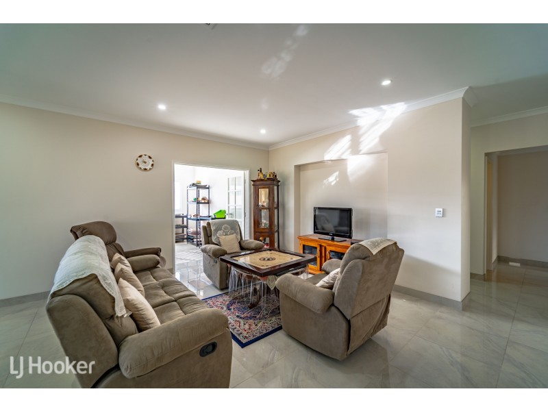 3 Buttermere Approach, Waikiki WA 6169
