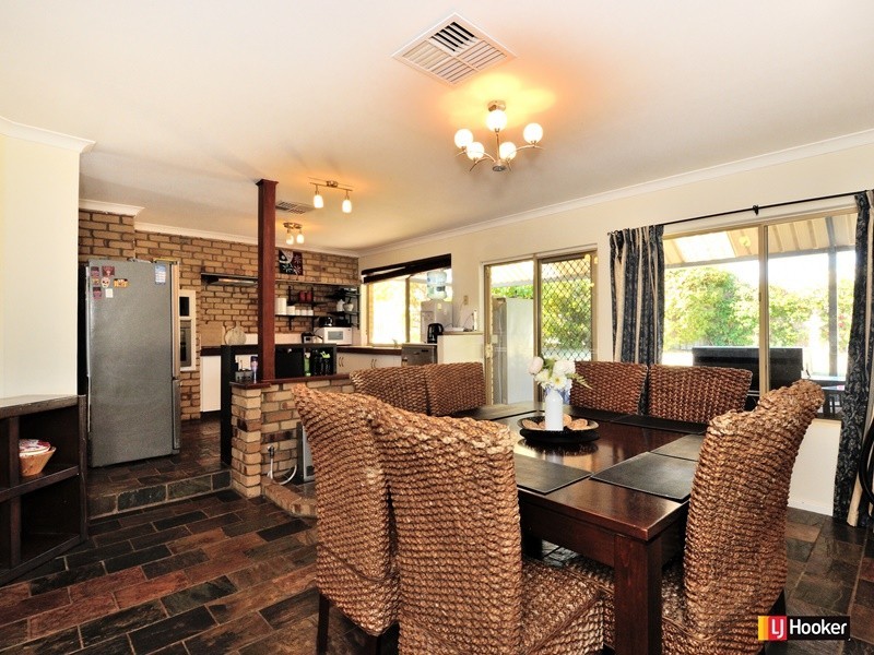 8 Doncaster Gardens, Port Kennedy WA 6172