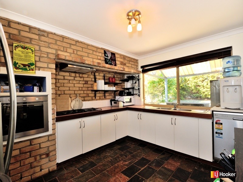 8 Doncaster Gardens, Port Kennedy WA 6172