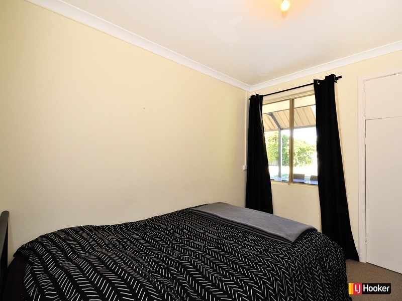 8 Doncaster Gardens, Port Kennedy WA 6172