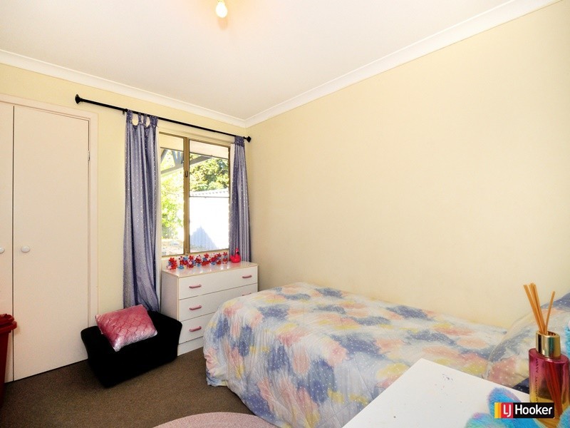 8 Doncaster Gardens, Port Kennedy WA 6172