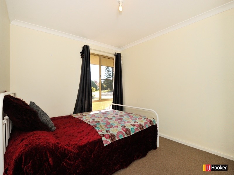 8 Doncaster Gardens, Port Kennedy WA 6172