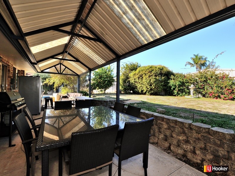 8 Doncaster Gardens, Port Kennedy WA 6172