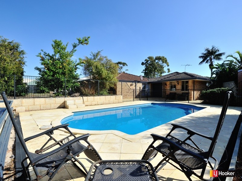 8 Doncaster Gardens, Port Kennedy WA 6172