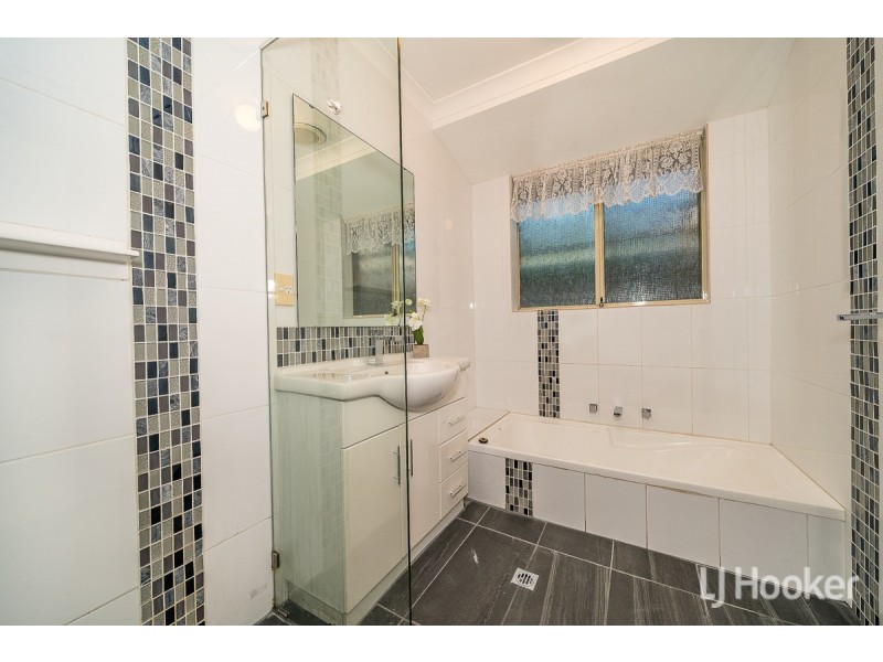 4 Oregon Place, Cooloongup WA 6168