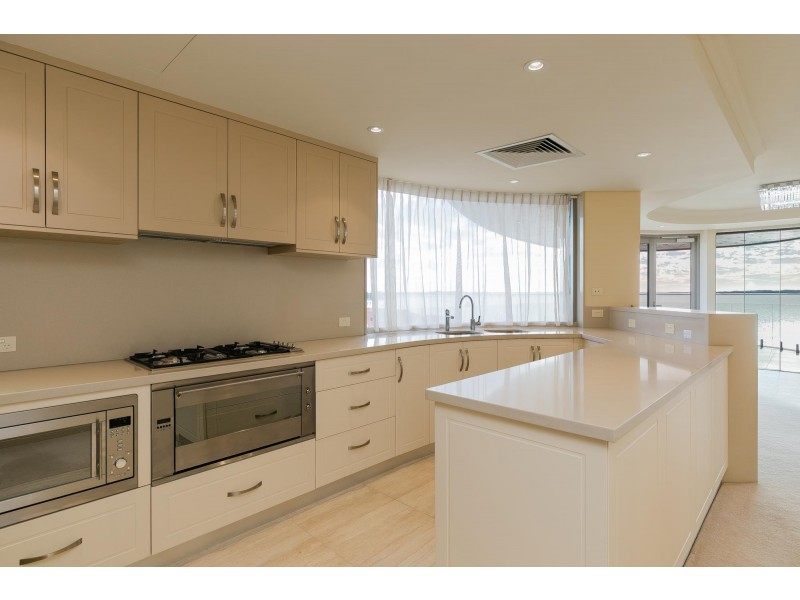 10/3 Rockingham Beach Road, Rockingham WA 6168