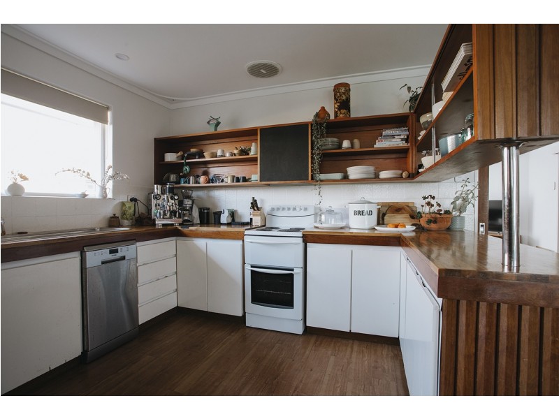 4 Thomas Street, Safety Bay WA 6169