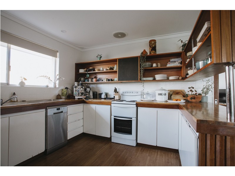 4 Thomas Street, Safety Bay WA 6169