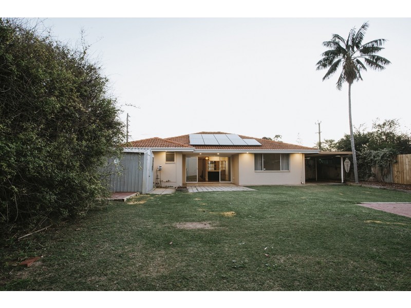 4 Thomas Street, Safety Bay WA 6169