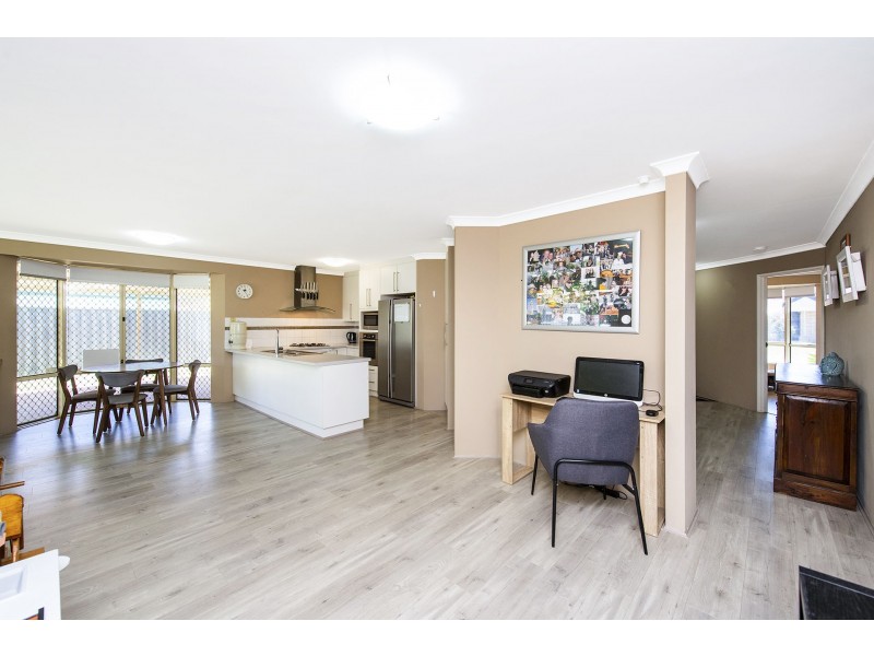 13 Belmont Close, Port Kennedy WA 6172