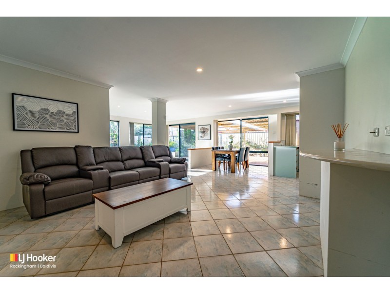 17 Dunlowe Loop, Warnbro WA 6169