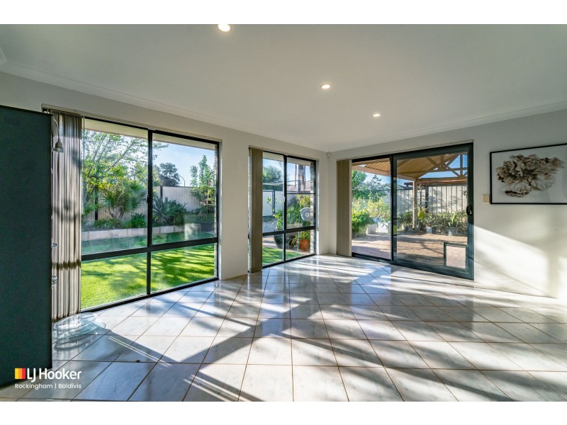 17 Dunlowe Loop, Warnbro WA 6169