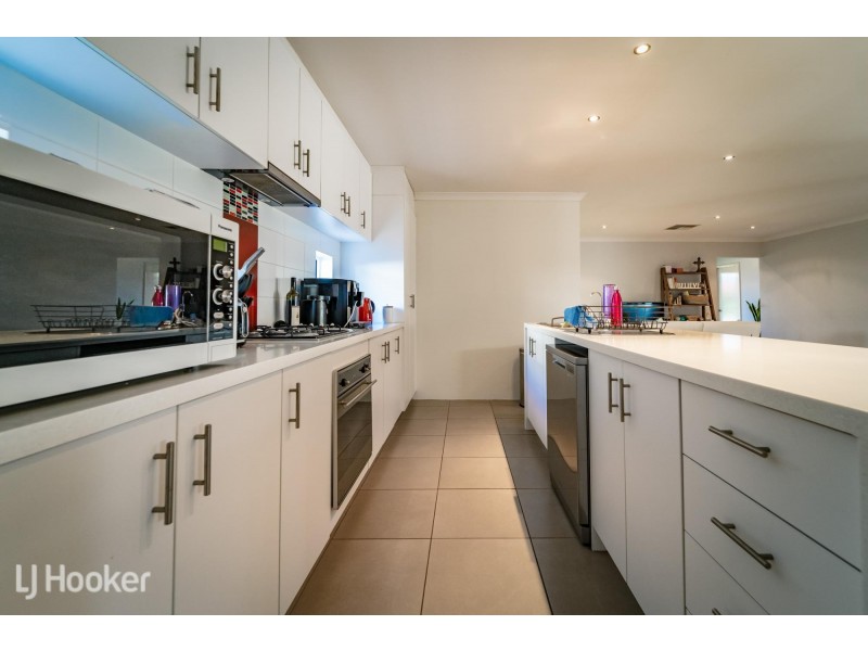 33 Oceanrunner Boulevard, Shoalwater WA 6169