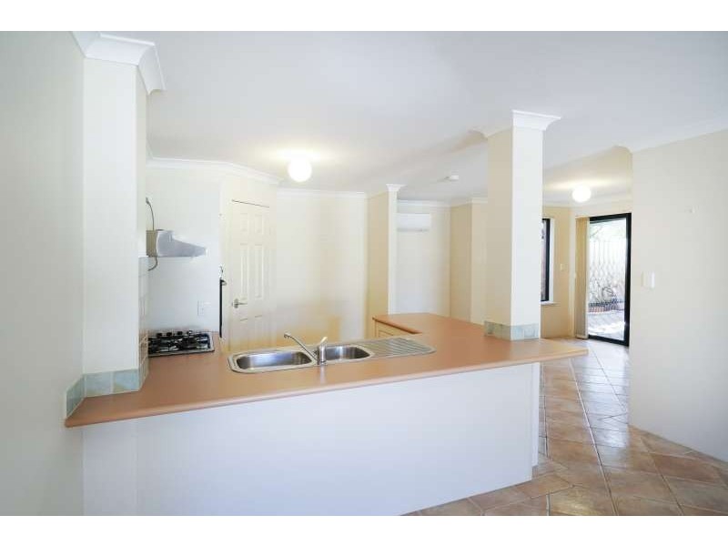 2/2 Churchill Avenue, Dudley Park WA 6210