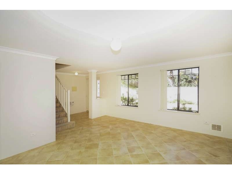 2/2 Churchill Avenue, Dudley Park WA 6210