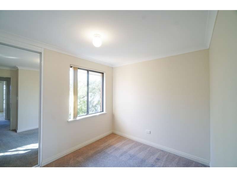 2/2 Churchill Avenue, Dudley Park WA 6210