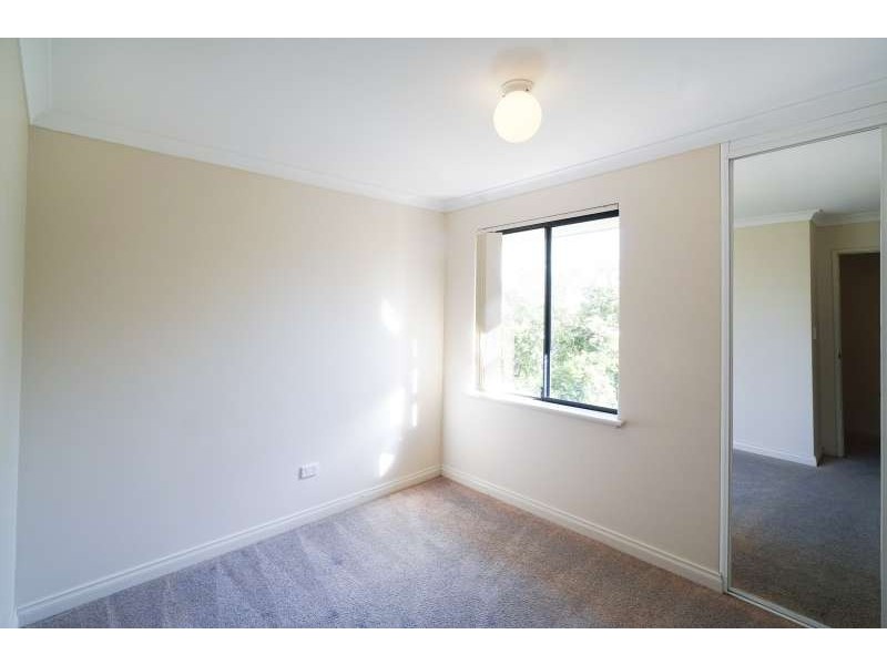 2/2 Churchill Avenue, Dudley Park WA 6210