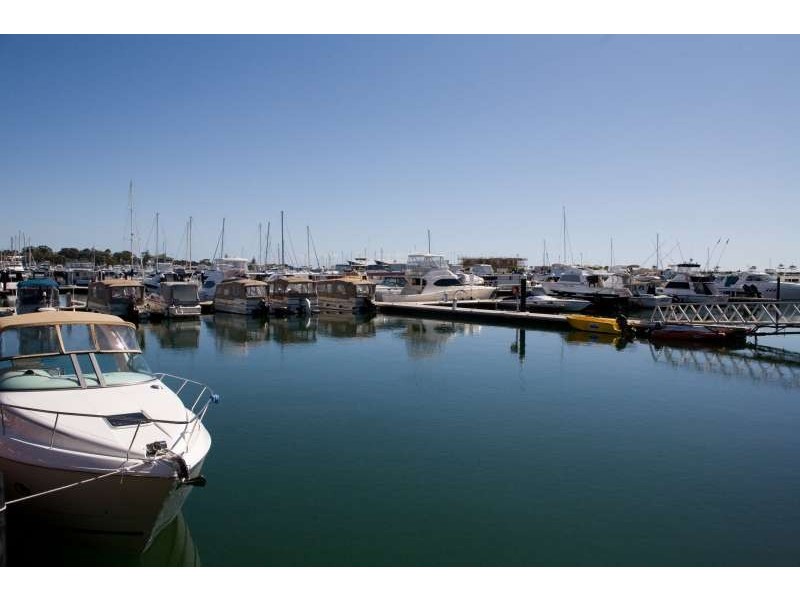 2/2 Churchill Avenue, Dudley Park WA 6210