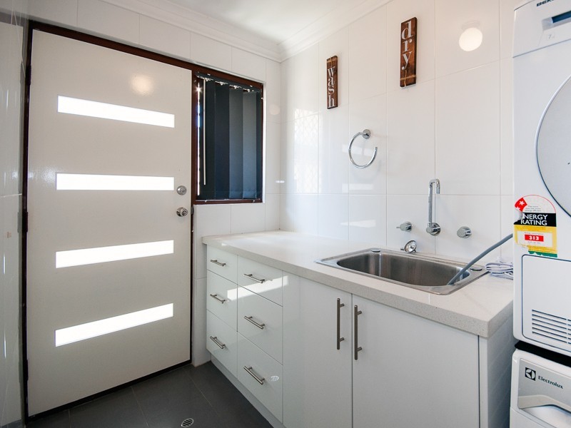 15 Lakemba Way, Waikiki WA 6169