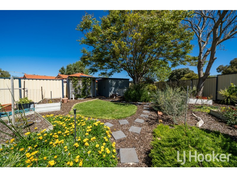 11 Fairway Place, Cooloongup WA 6168