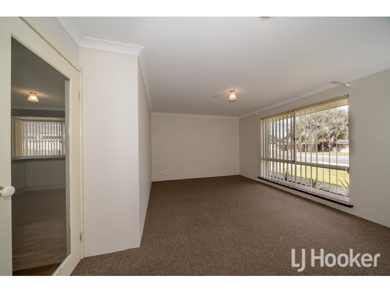 24 Chelmsford Avenue, Port Kennedy WA 6172