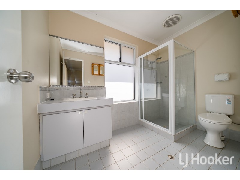 24 Chelmsford Avenue, Port Kennedy WA 6172