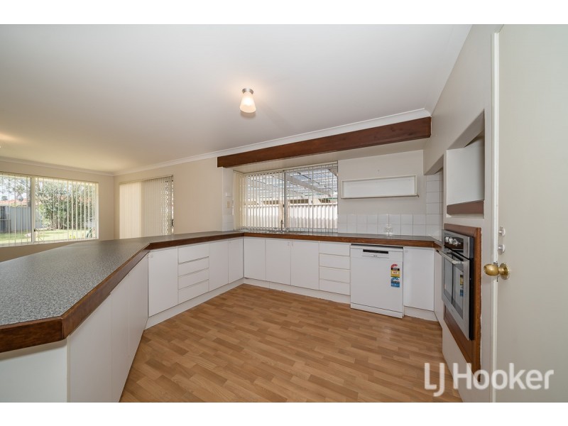 24 Chelmsford Avenue, Port Kennedy WA 6172