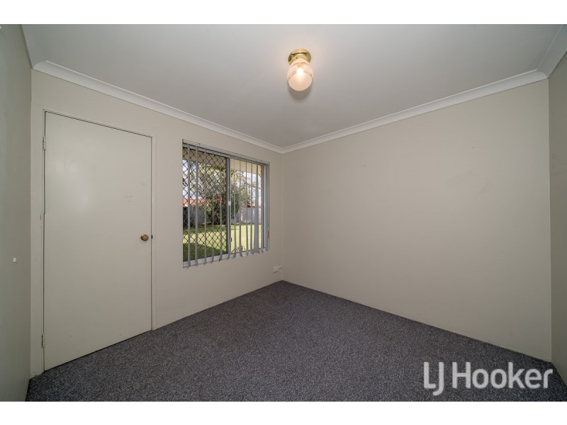 24 Chelmsford Avenue, Port Kennedy WA 6172