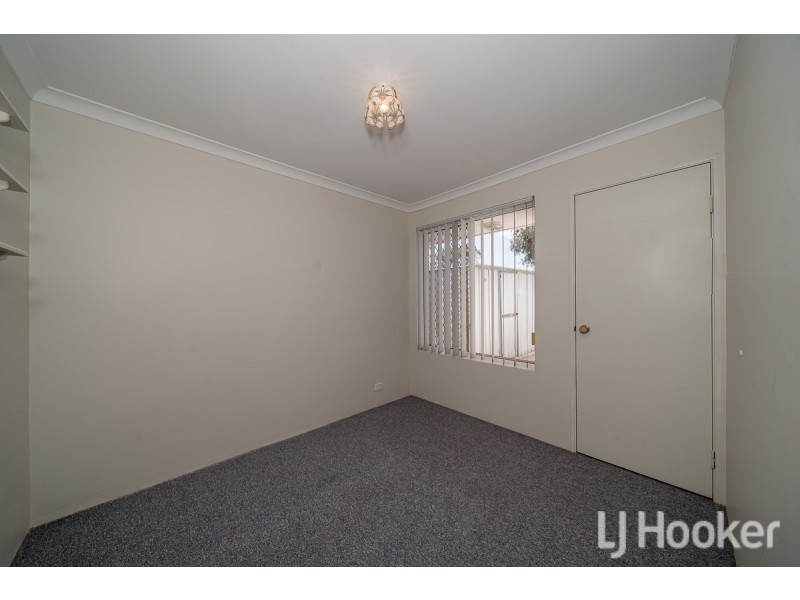 24 Chelmsford Avenue, Port Kennedy WA 6172