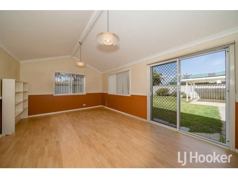 24 Chelmsford Avenue, Port Kennedy WA 6172