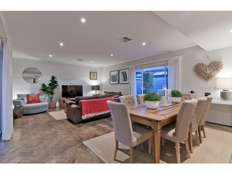 12 Tallering Way, Golden Bay WA 6174