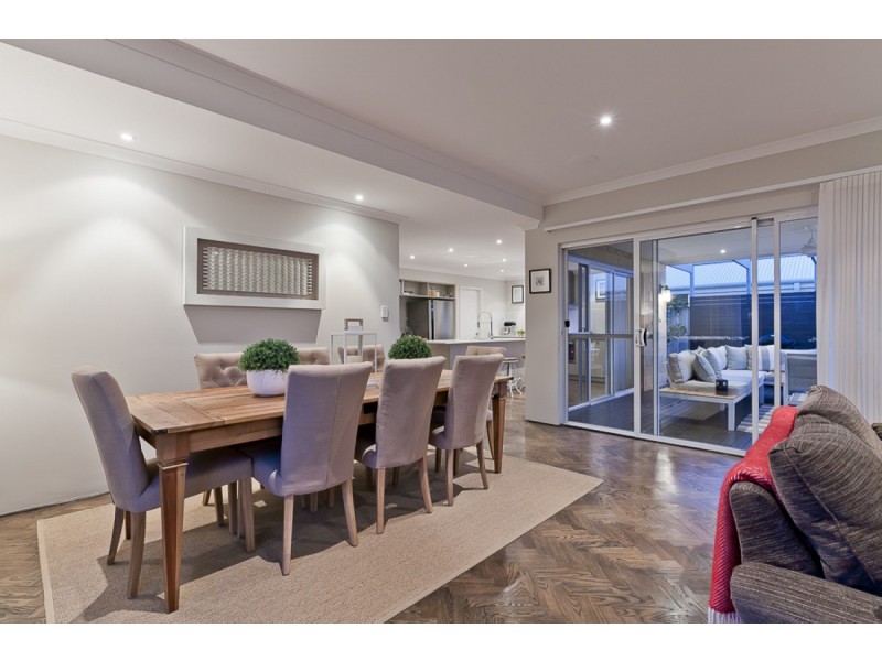 12 Tallering Way, Golden Bay WA 6174