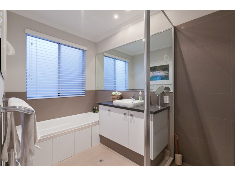 12 Tallering Way, Golden Bay WA 6174