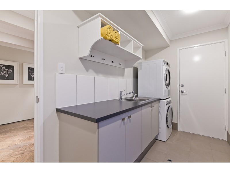 12 Tallering Way, Golden Bay WA 6174