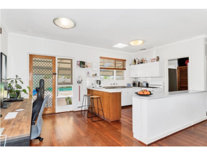 21 Mckenzie Road, Shoalwater WA 6169