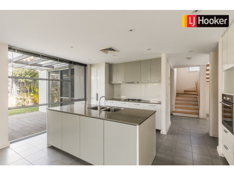 6 Portland Pass, Meadow Springs WA 6210