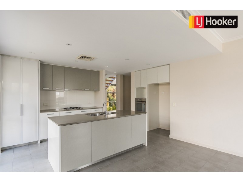 6 Portland Pass, Meadow Springs WA 6210