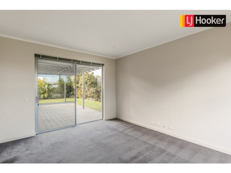 6 Portland Pass, Meadow Springs WA 6210