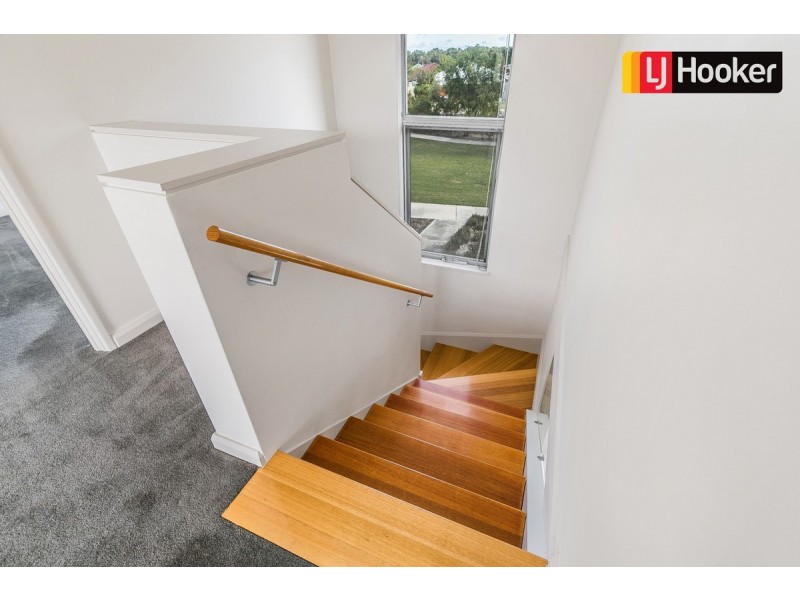 6 Portland Pass, Meadow Springs WA 6210