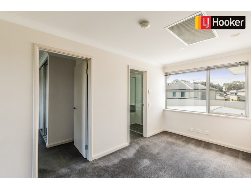 6 Portland Pass, Meadow Springs WA 6210