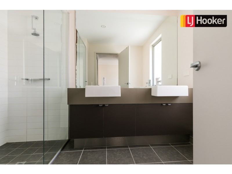 6 Portland Pass, Meadow Springs WA 6210