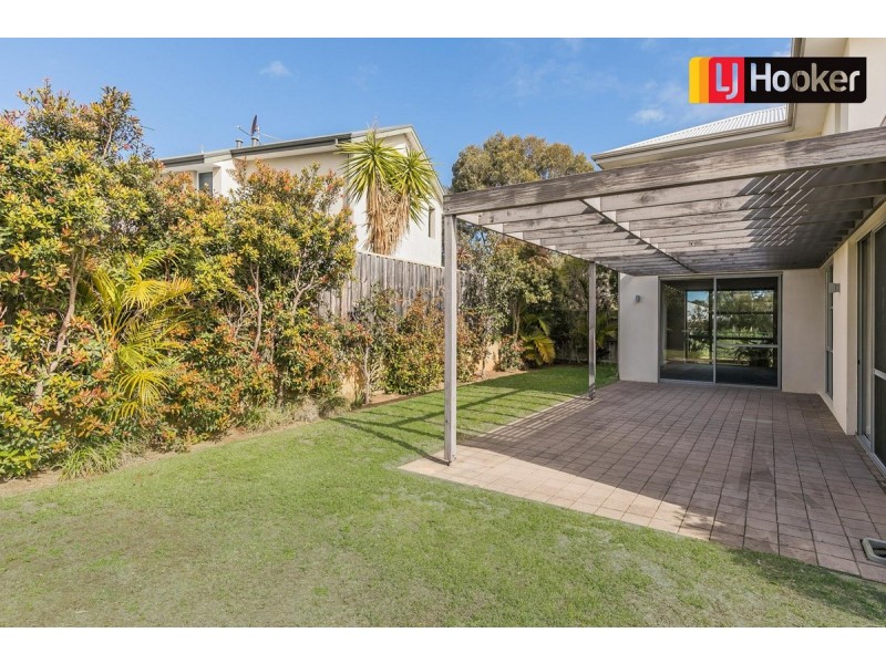 6 Portland Pass, Meadow Springs WA 6210