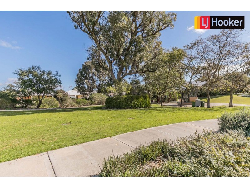 6 Portland Pass, Meadow Springs WA 6210