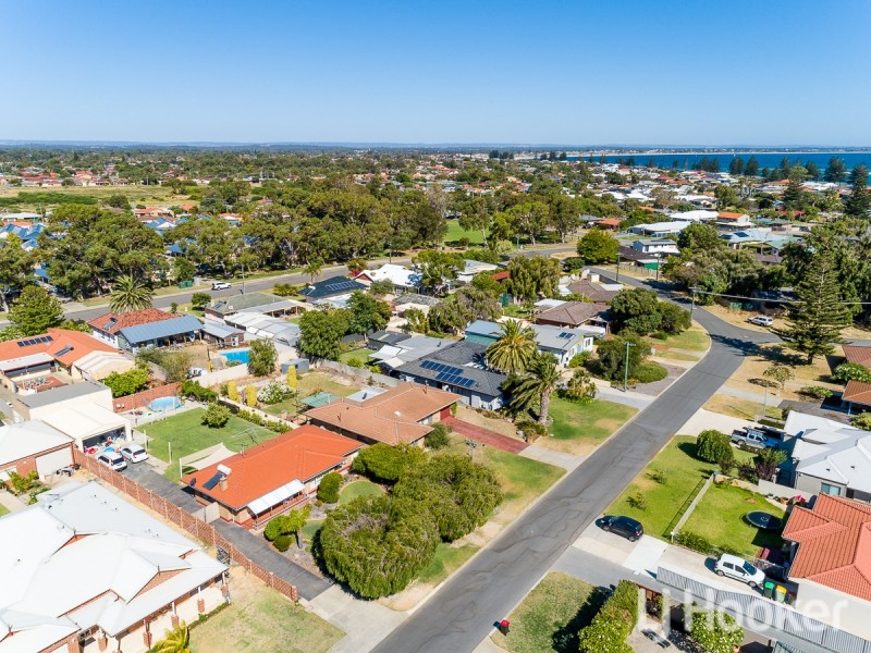 20 Thomas Street, Safety Bay WA 6169